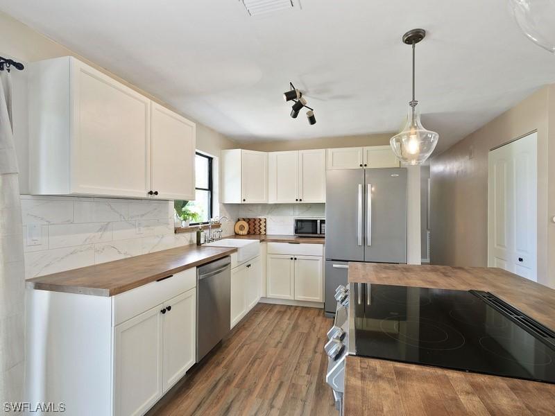 422 NE 15th Ave., Cape Coral, FL 33909