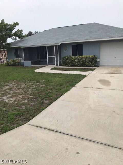 911 Hudson Ave., Lehigh Acres, FL 33936