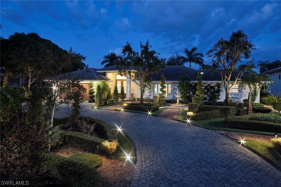 4236 Crayton Rd., Naples, FL 34103