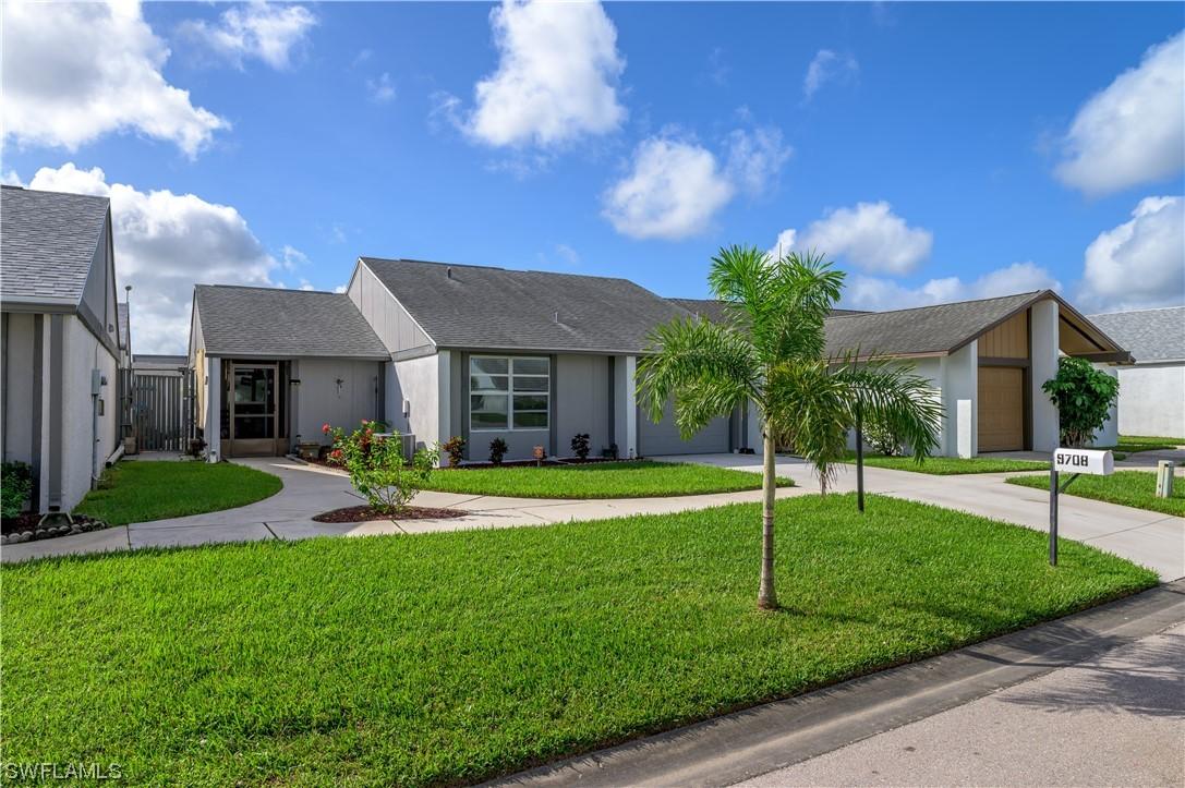 9708 Maplecrest Cir., Lehigh Acres, FL 33936
