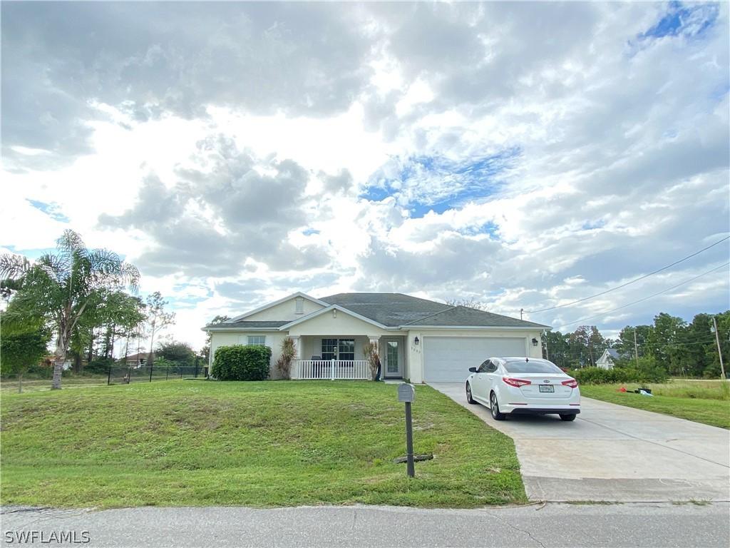 3002 Sara Ave., Lehigh Acres, FL 33976