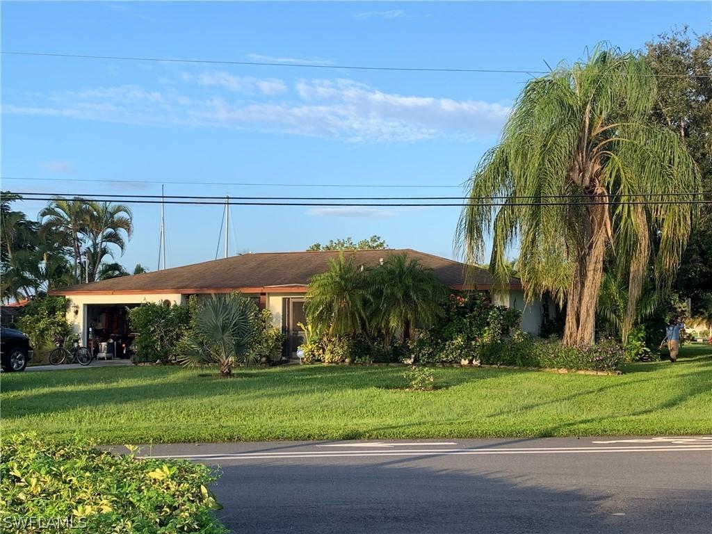 2704 SE 23rd Ave., Cape Coral, FL 33904