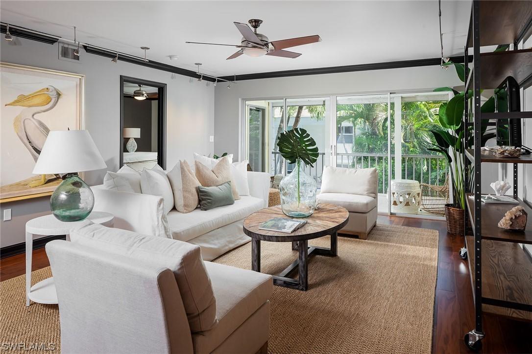 350 10th Ave. #A201, Naples, FL 34102