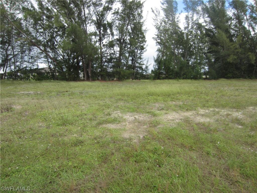 1525 SW 28th Ter., Cape Coral, FL 33914