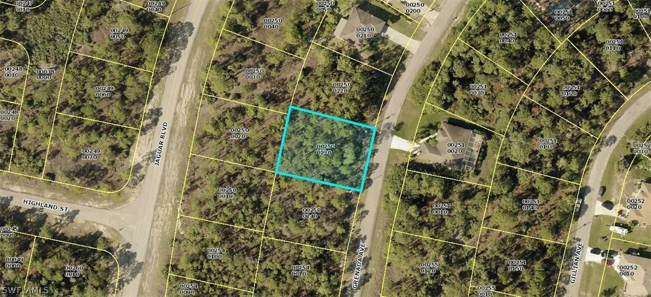 818 Grenada Ave., Lehigh Acres, FL 33974