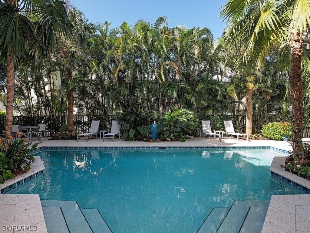 420 2nd St. #102, Naples, FL 34102