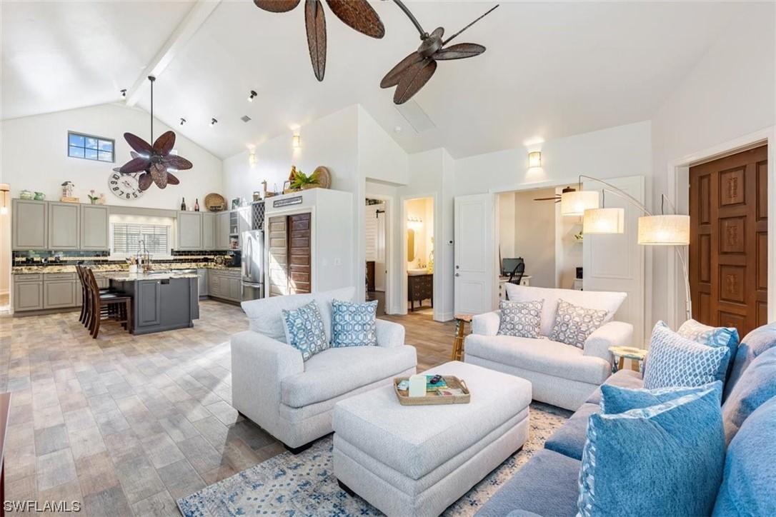 4376 1st Ave., Naples, FL 34119