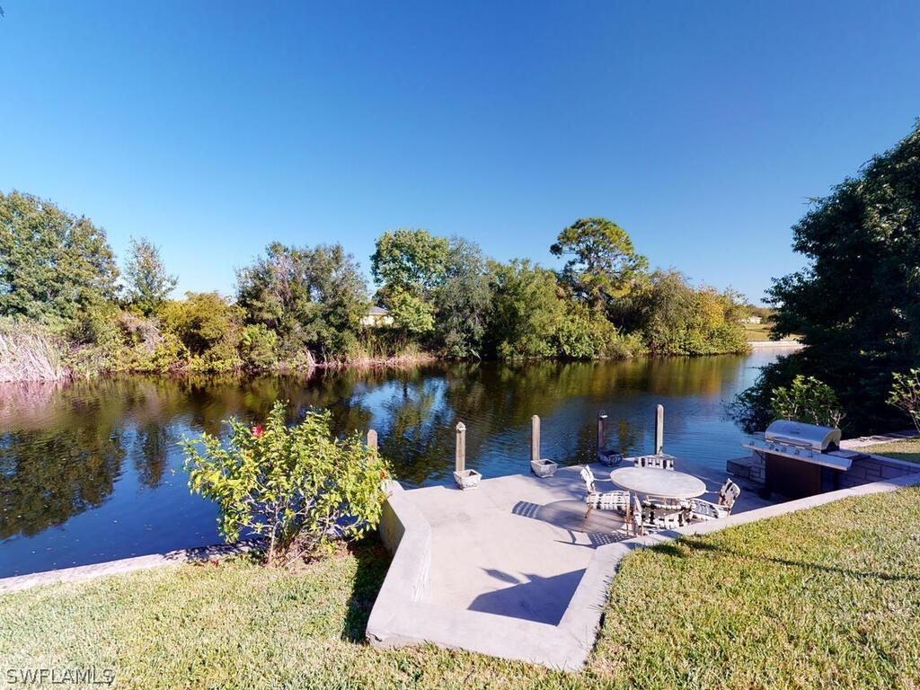 2117 NE 25th Ter., Cape Coral, FL 33909