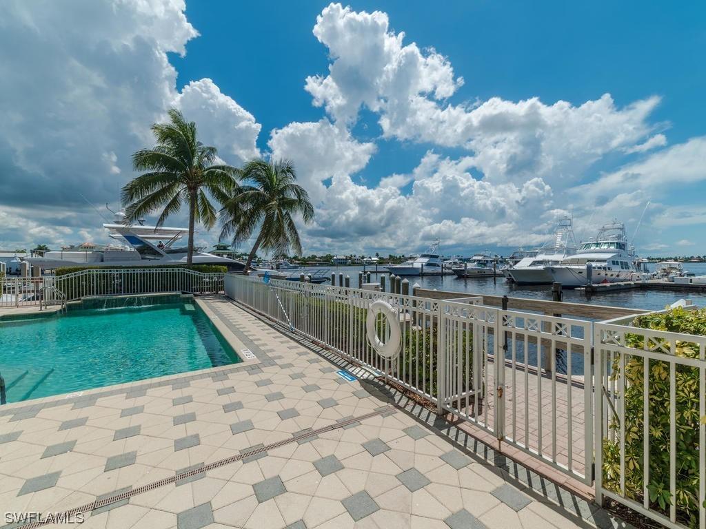 909 10th St. #205, Naples, FL 34102