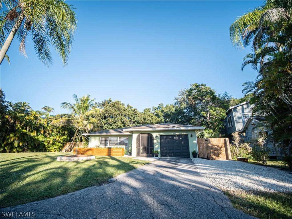 2911 Magnolia St., Fort Myers, FL 33901