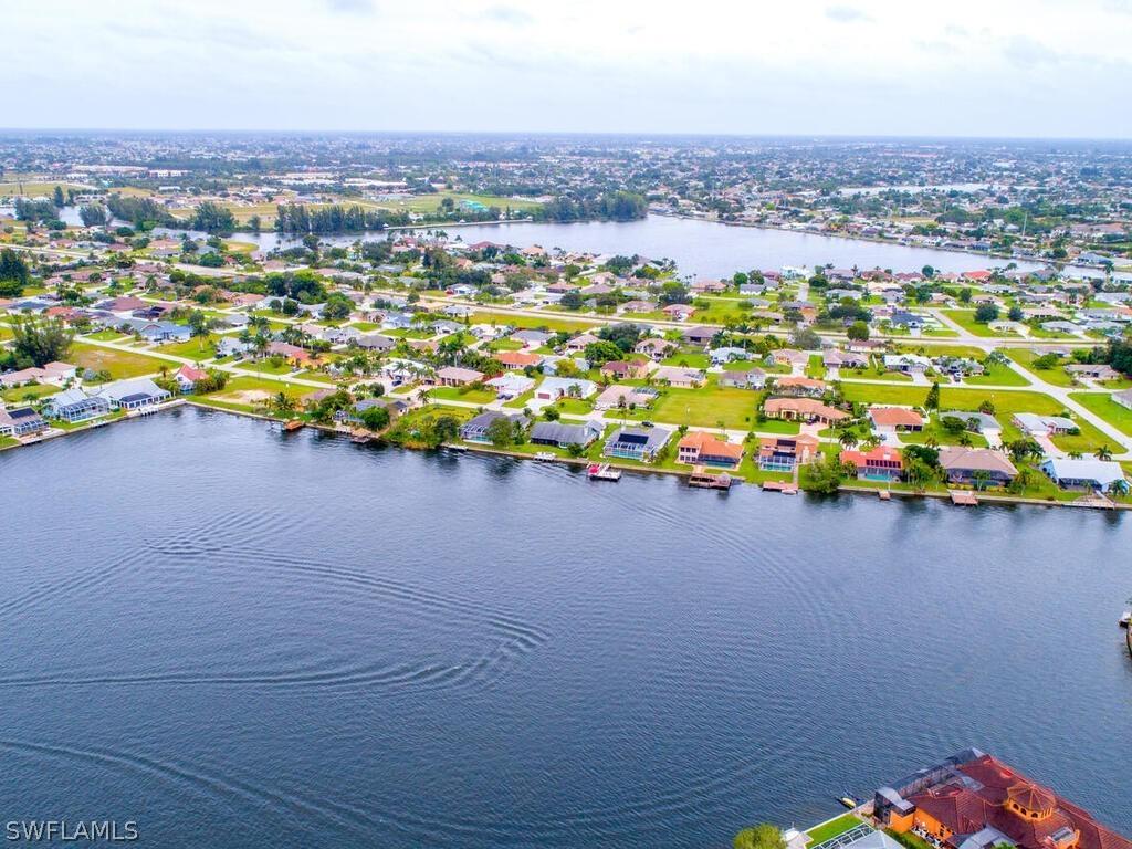 927 SW 4th Pl., Cape Coral, FL 33991
