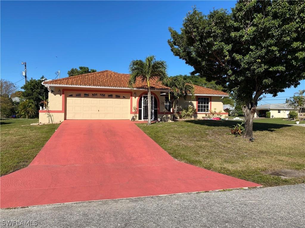 927 SE 30th Ln., Cape Coral, FL 33904