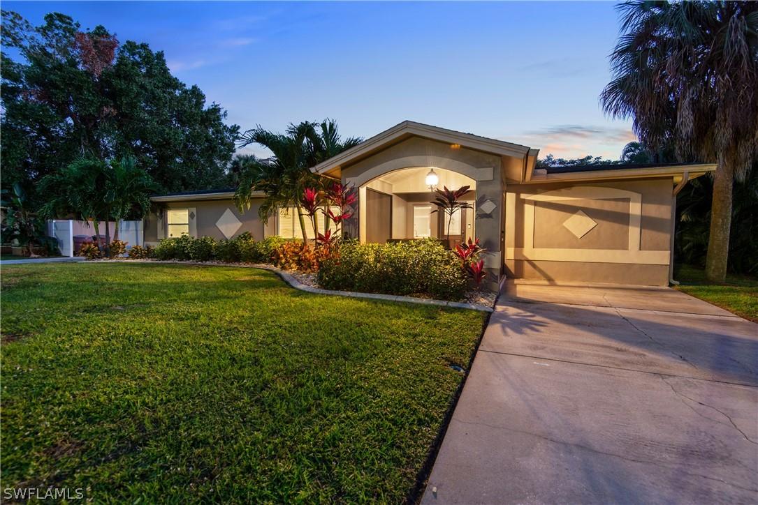 1362 Miracle Ln., Fort Myers, FL 33901