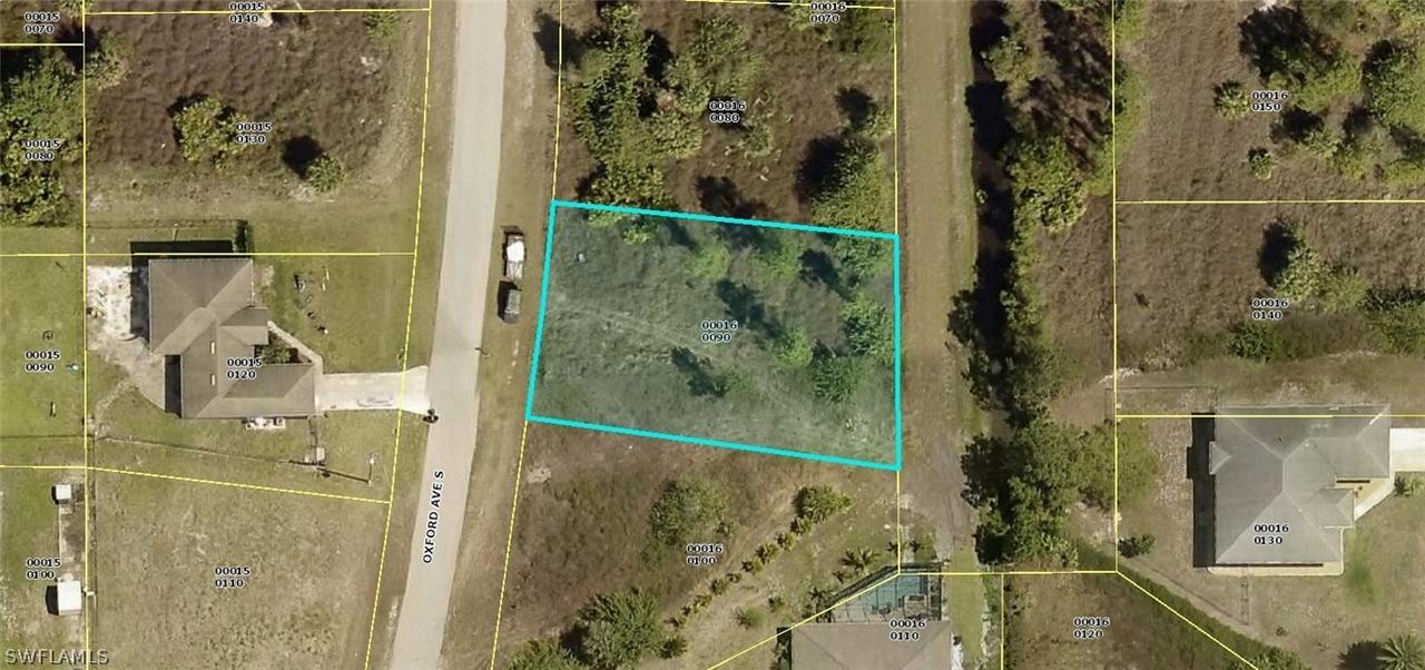 933 Oxford Ave., Lehigh Acres, FL 33974