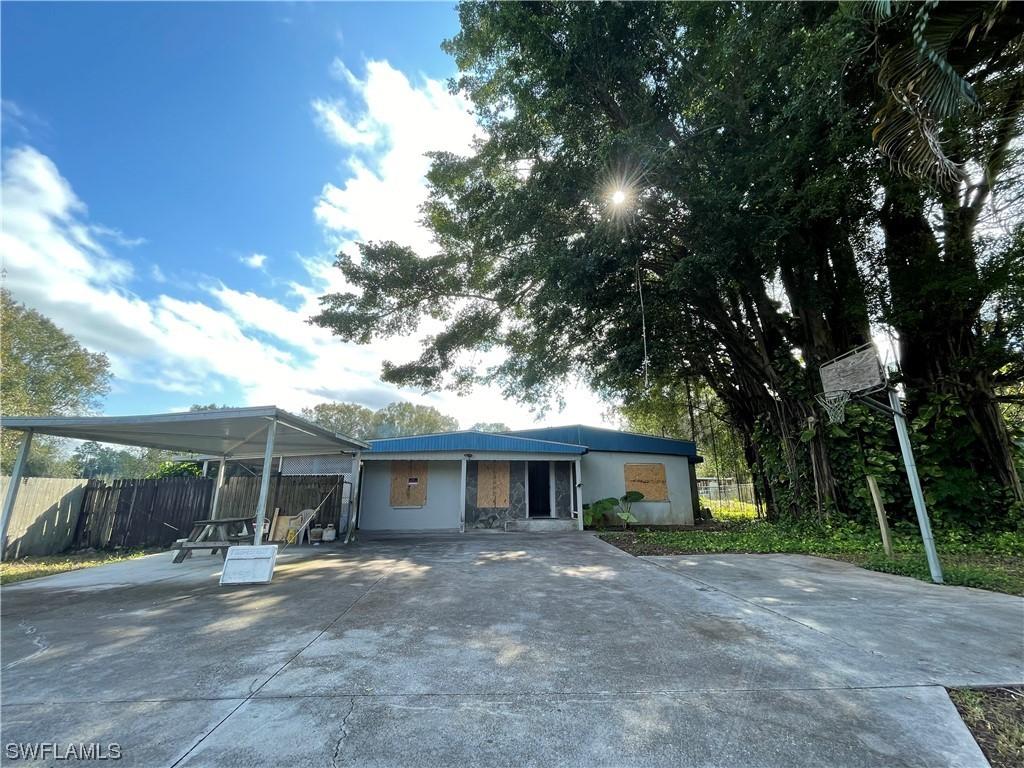 1220 Laurel Dr., North Fort Myers, FL 33917