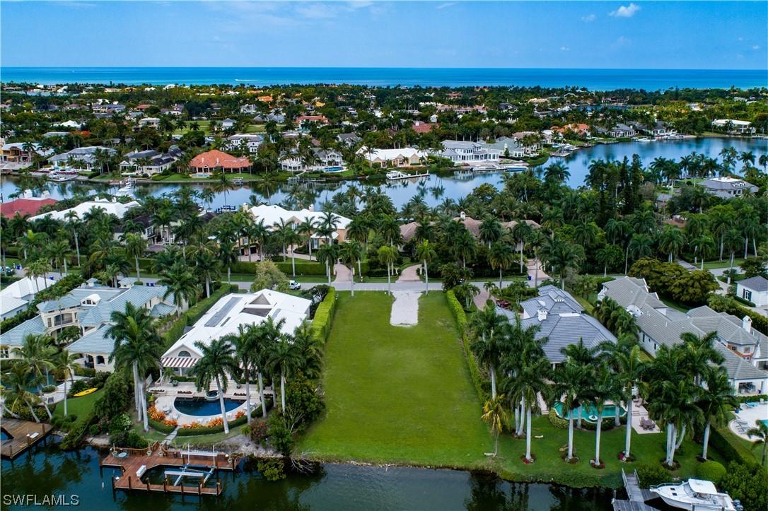 1209 Spyglass Ln., Naples, FL 34102