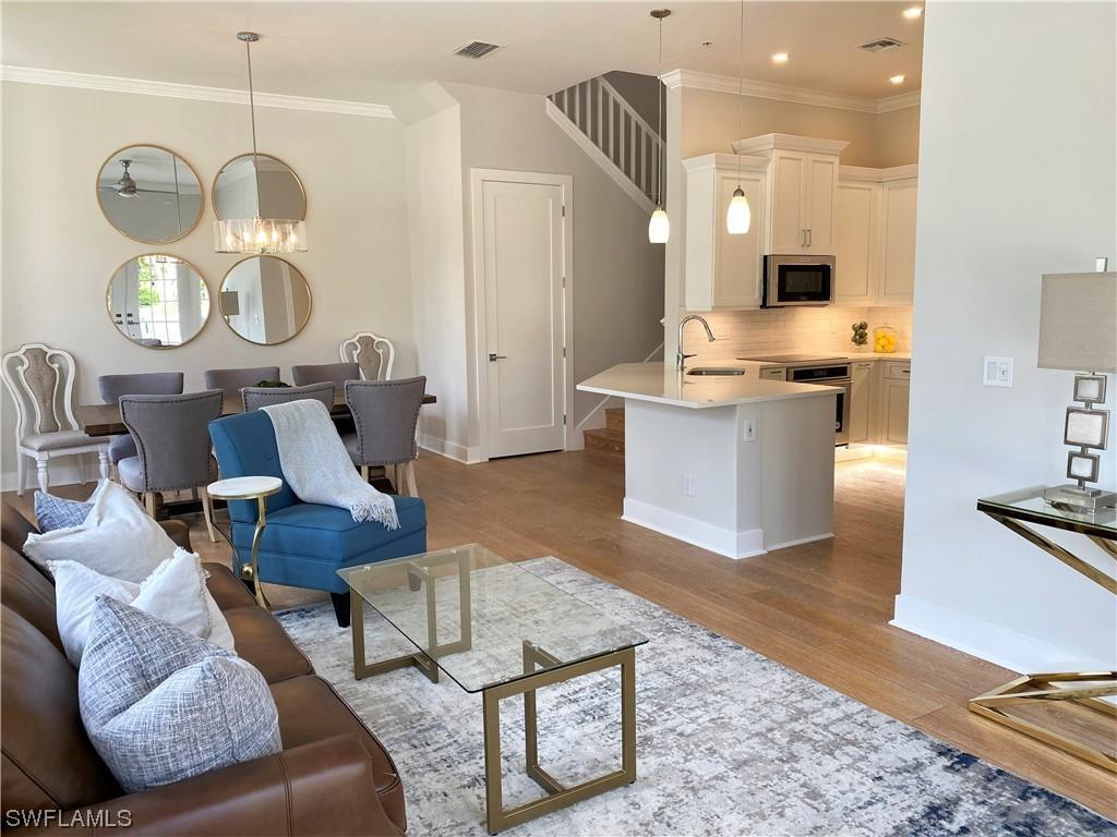 453 8th Ave. #106, Naples, FL 34102