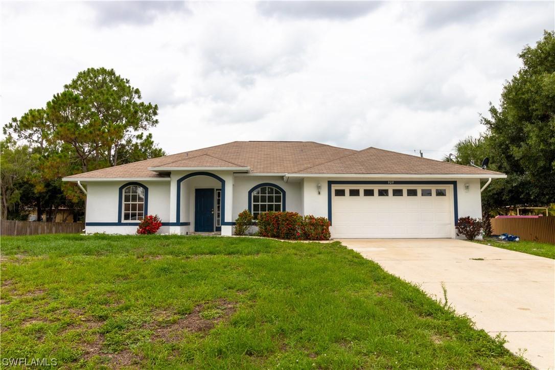909 Albany Ave., Lehigh Acres, FL 33971