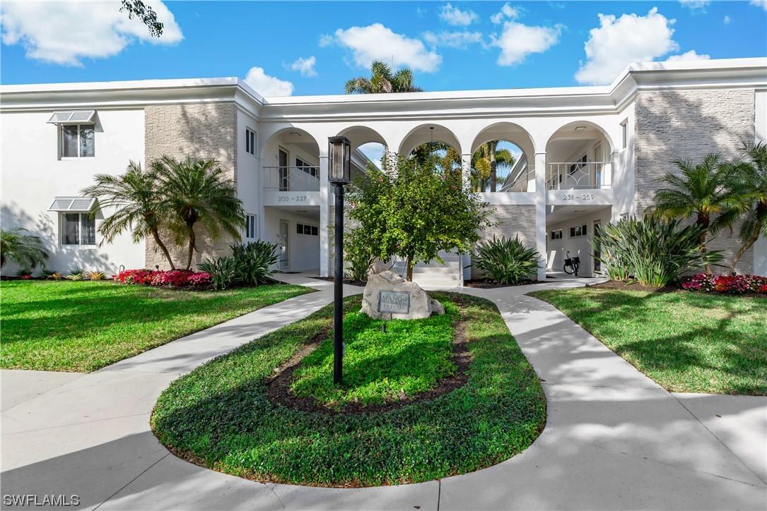 211 3rd Ave., Naples, FL 34102