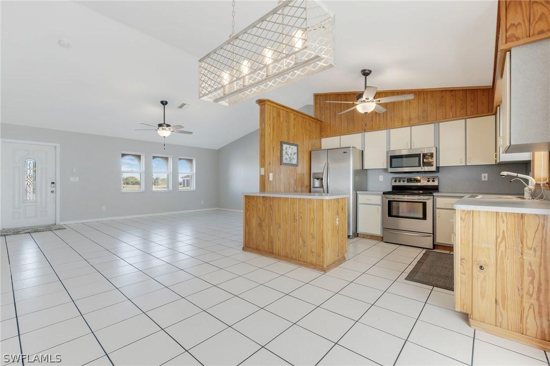 920 NW 16th Ter., Cape Coral, FL 33993