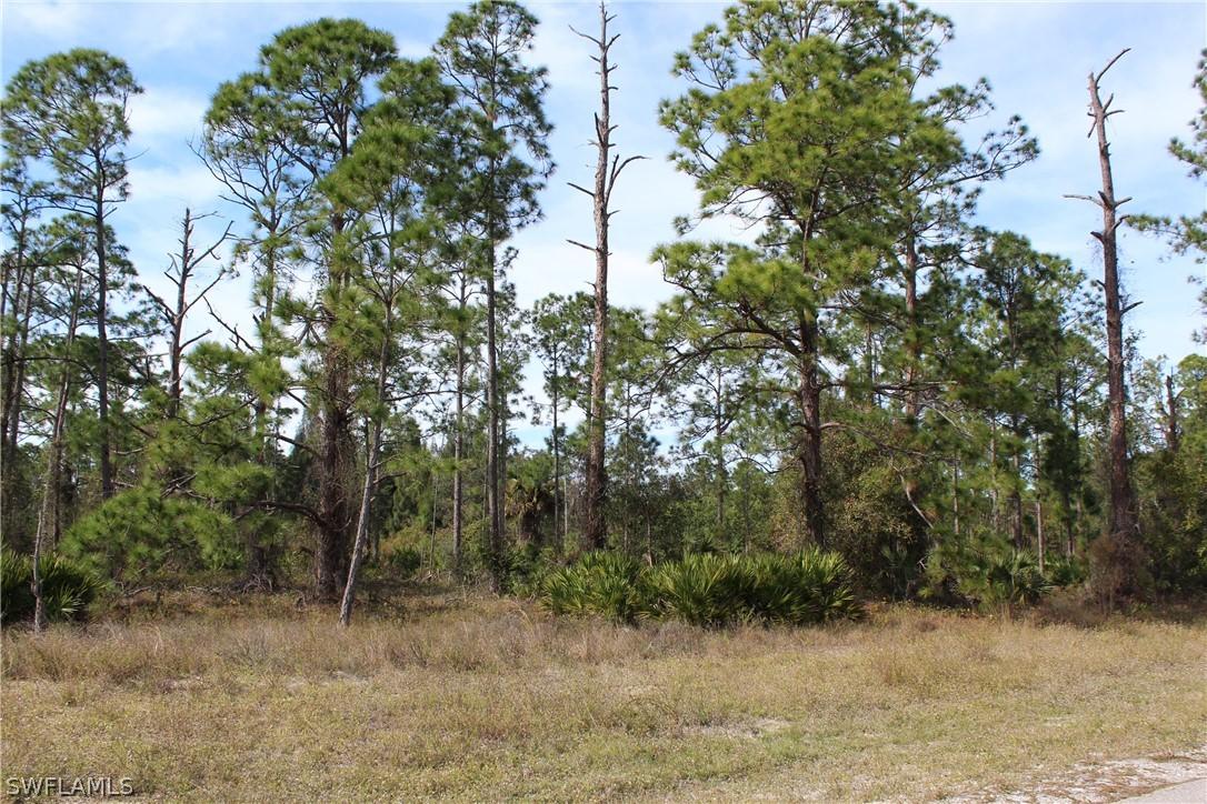 819 Moore Ave., Lehigh Acres, FL 33972