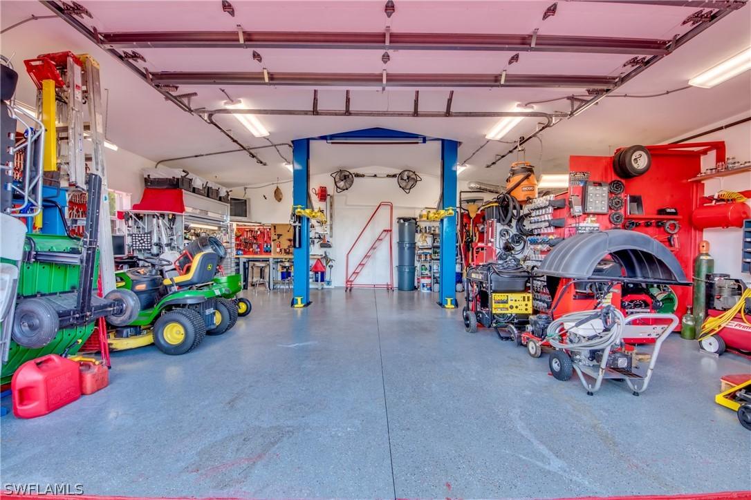 710 SW 30th Ter., Cape Coral, FL 33914