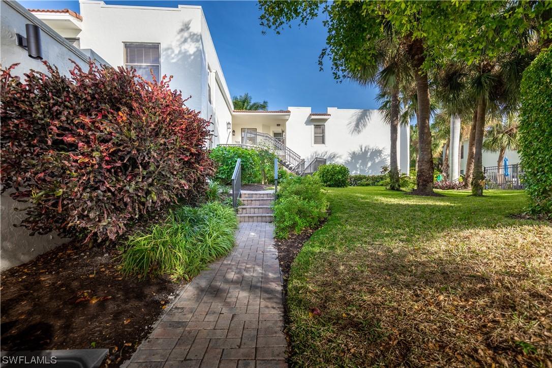 806 10th Ave., Naples, FL 34102