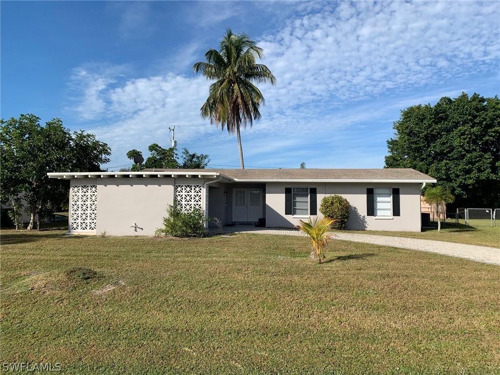 2636 SE 18th Pl., Cape Coral, FL 33904