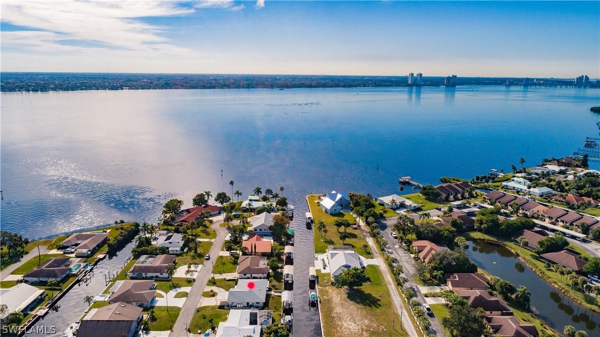 7196 Reymoor Dr., North Fort Myers, FL 33917