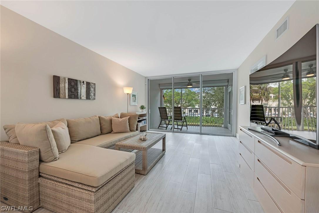 240 Banyan Blvd., Naples, FL 34102