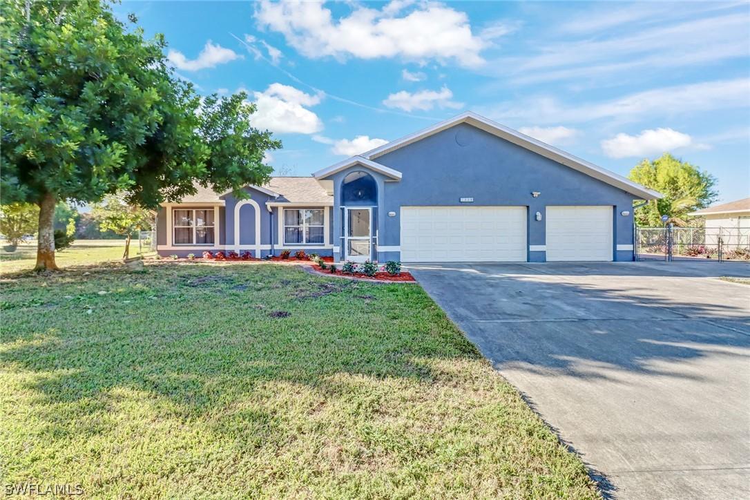 221 Schoolside Dr., Lehigh Acres, FL 33936