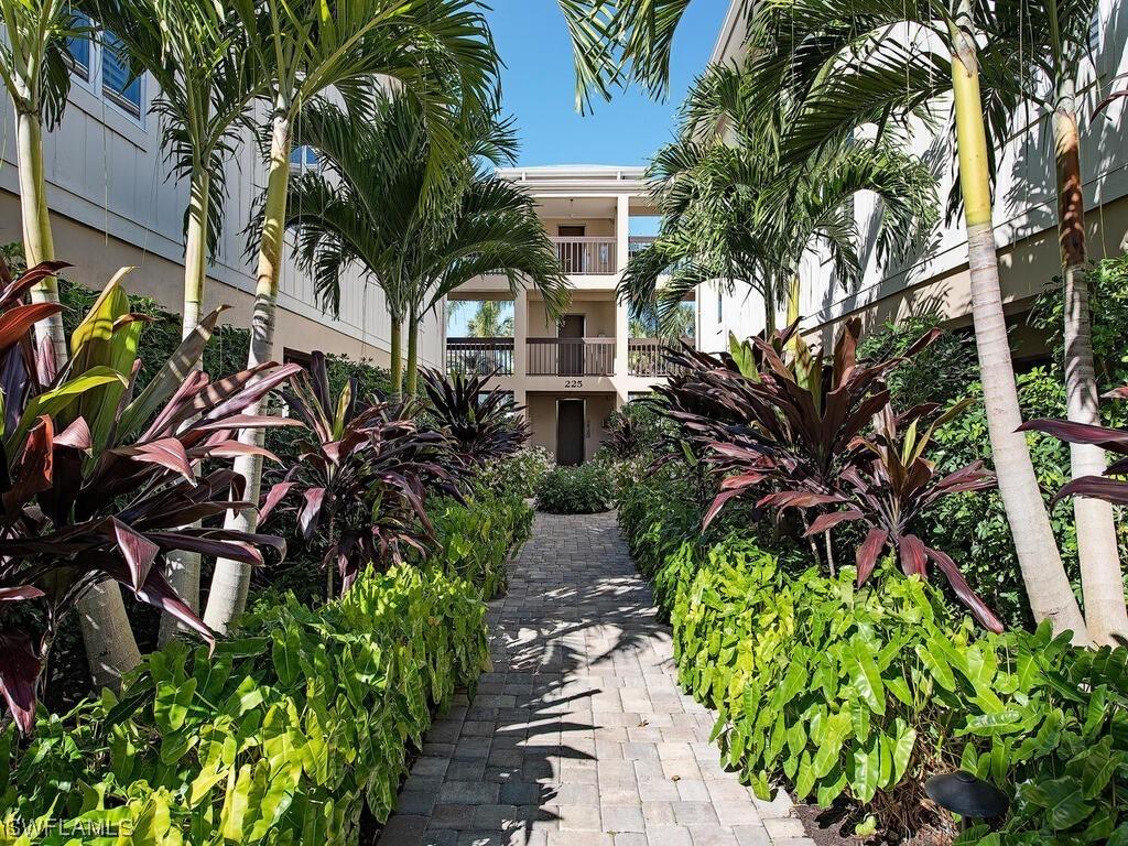 225 5th Ave. #101, Naples, FL 34102