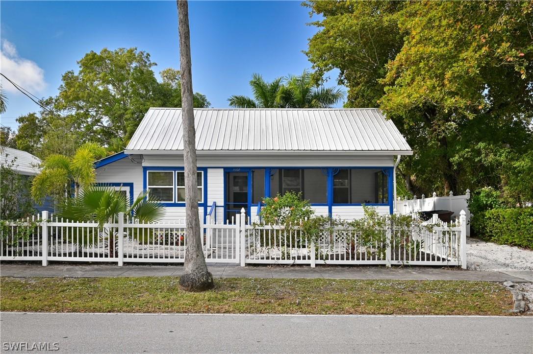 1602 Hough St., Fort Myers, FL 33901