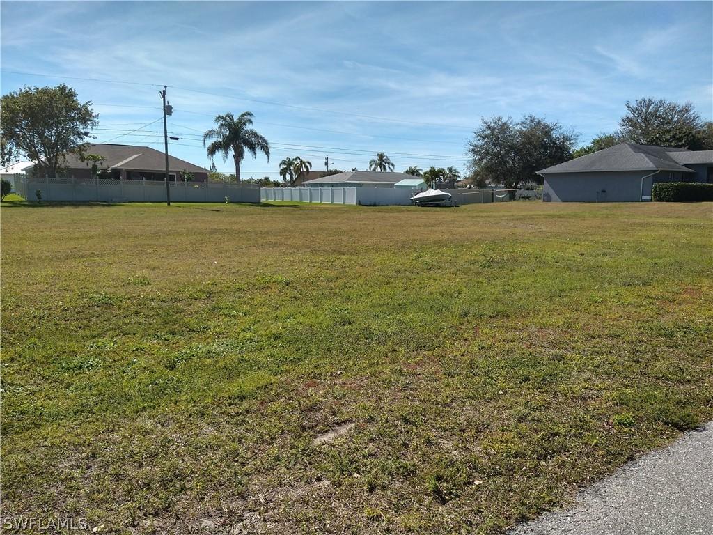 218 SW 11th Ter., Cape Coral, FL 33991