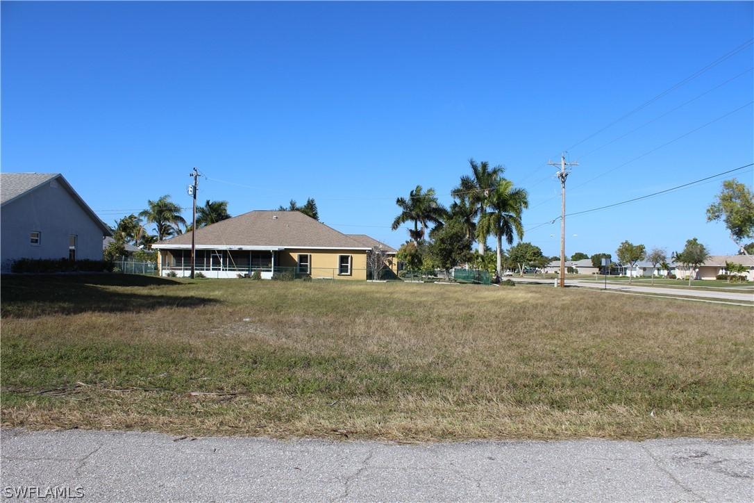627 SE 17th Ter., Cape Coral, FL 33990