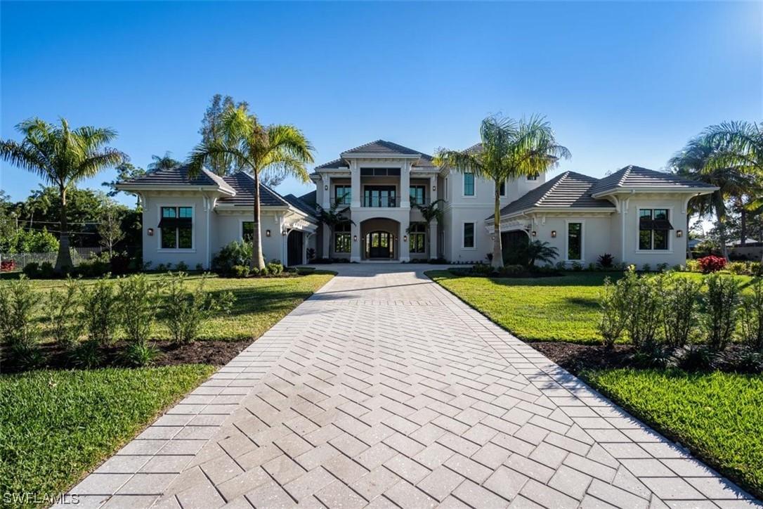 142 Eugenia Dr., Naples, FL 34108
