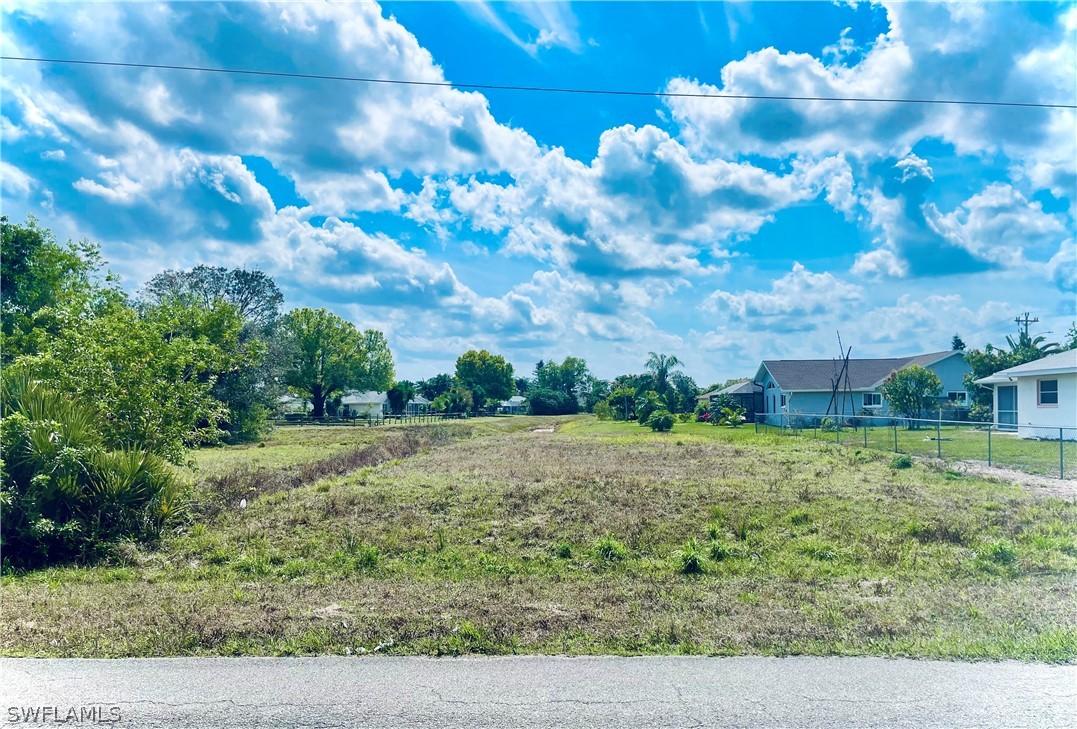 660 Manhattan St., Lehigh Acres, FL 33974