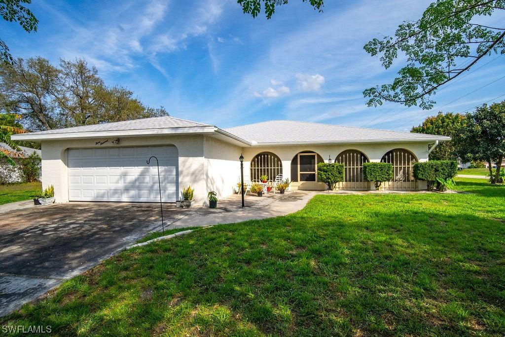 300 Thompson Ave., Lehigh Acres, FL 33936