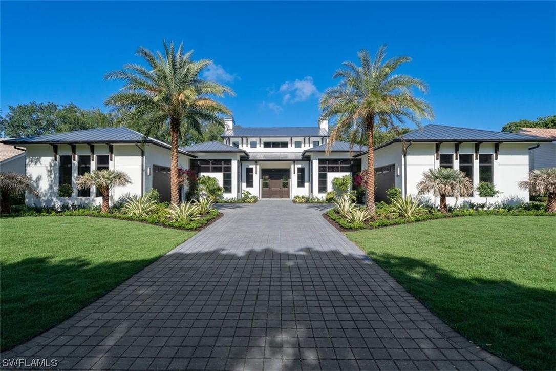 823 Bentwood Dr., Naples, FL 34108