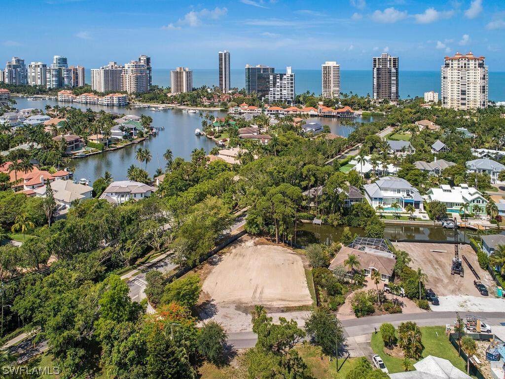 5037 Starfish Ave., Naples, FL 34103