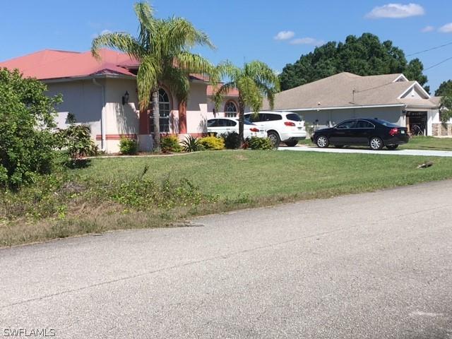 660 Chattman St., Lehigh Acres, FL 33974