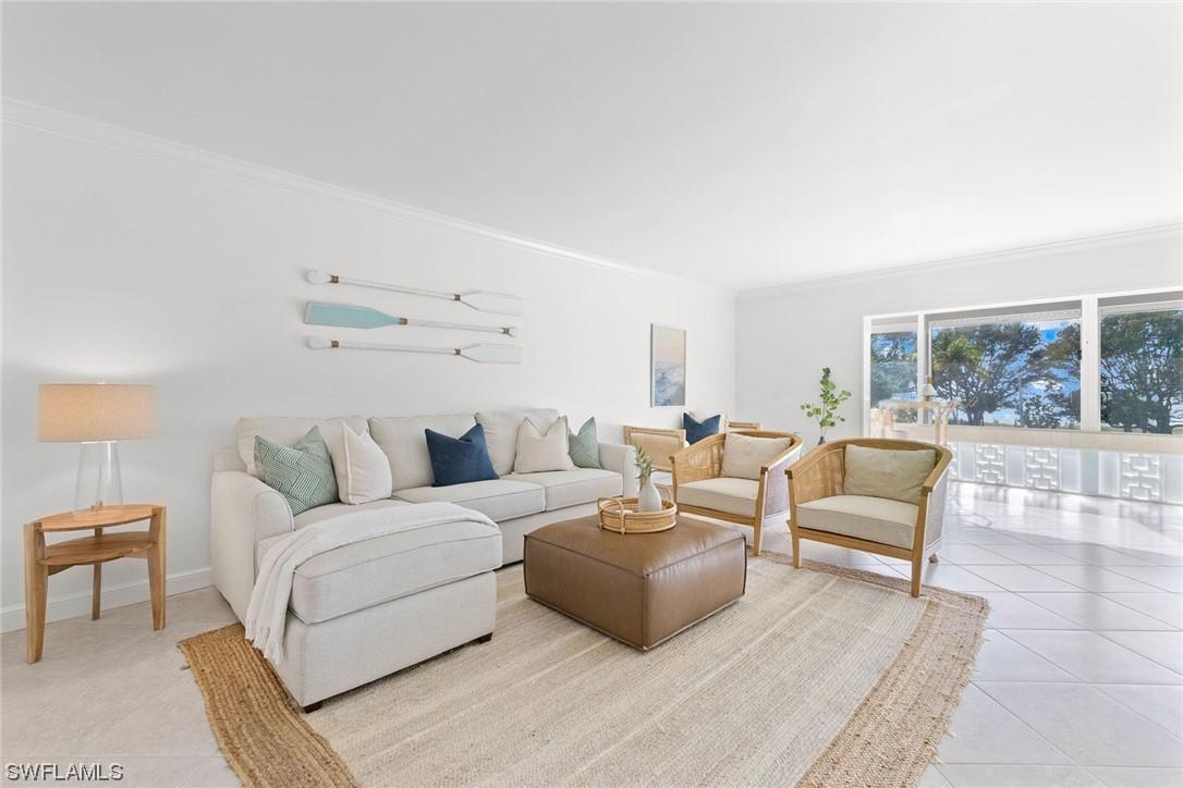 2082 Gulf Shore Blvd. #301, Naples, FL 34102