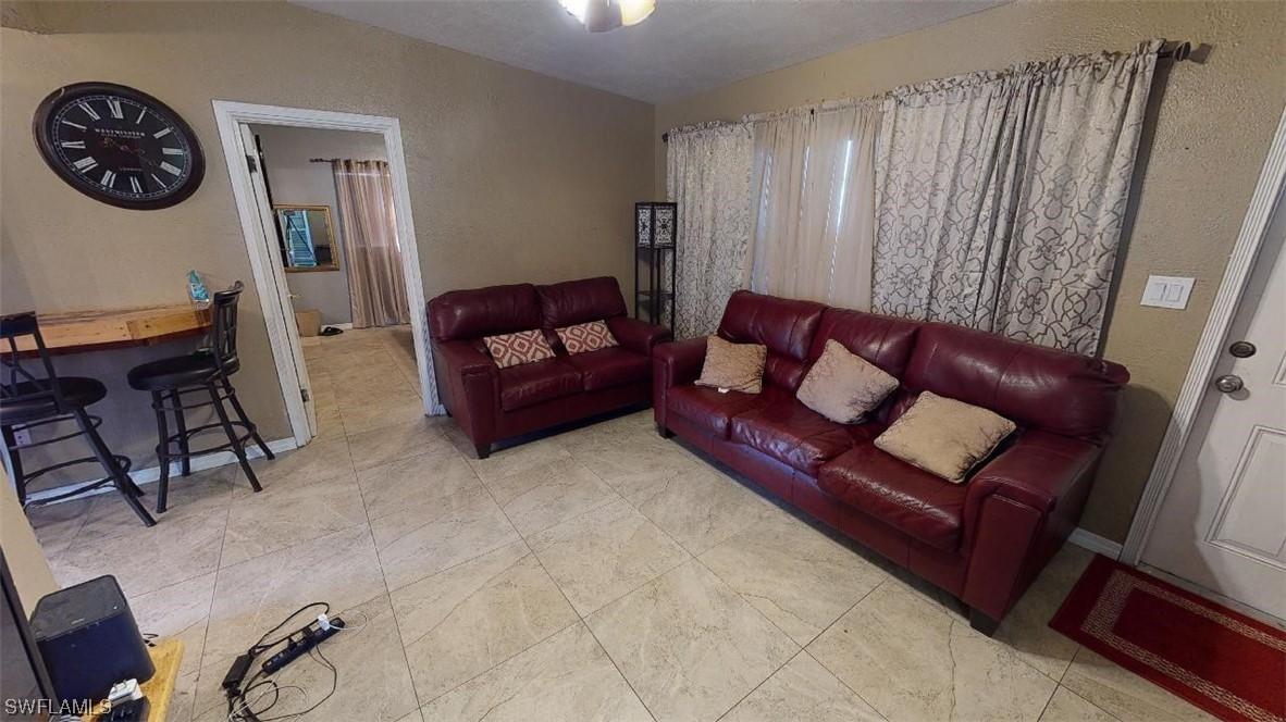 1407 Gardenia Ave., Fort Myers, FL 33916