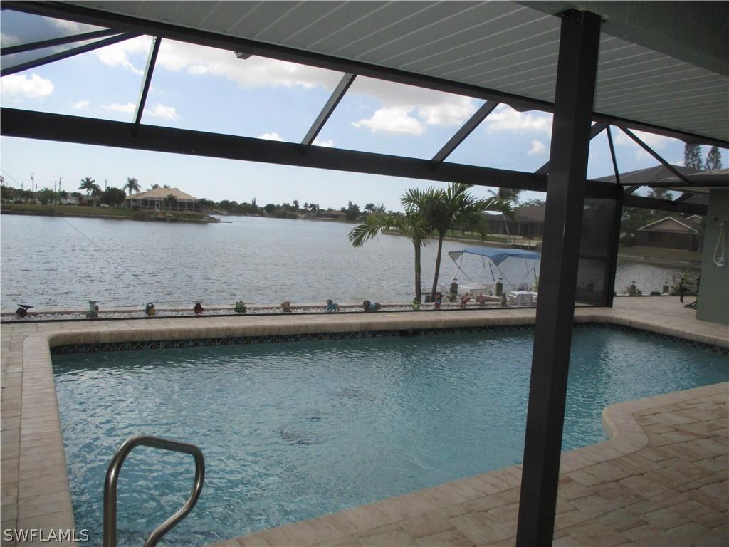 30 SE 10th Ave., Cape Coral, FL 33990