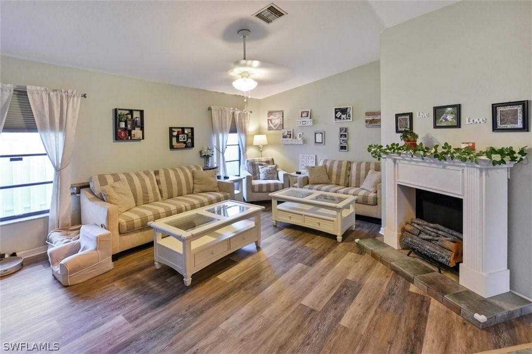 206 NE 9th Pl., Cape Coral, FL 33909