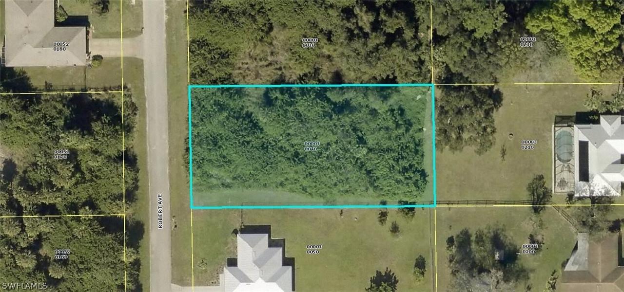 416 Robert Ave., Lehigh Acres, FL 33936
