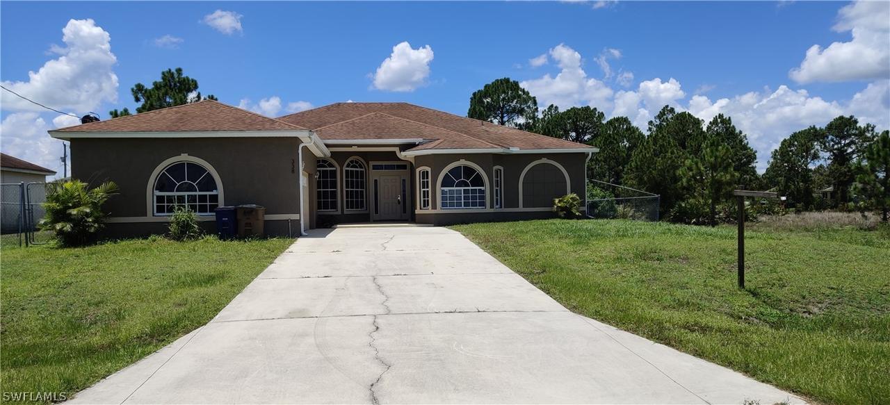 338 Pyramid Ave., Lehigh Acres, FL 33974