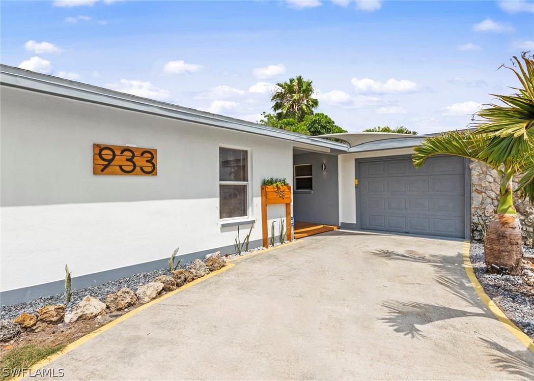 933 SE 25th Ln., Cape Coral, FL 33904