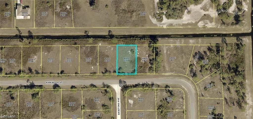 1037 Kirkwood St., Lehigh Acres, FL 33974