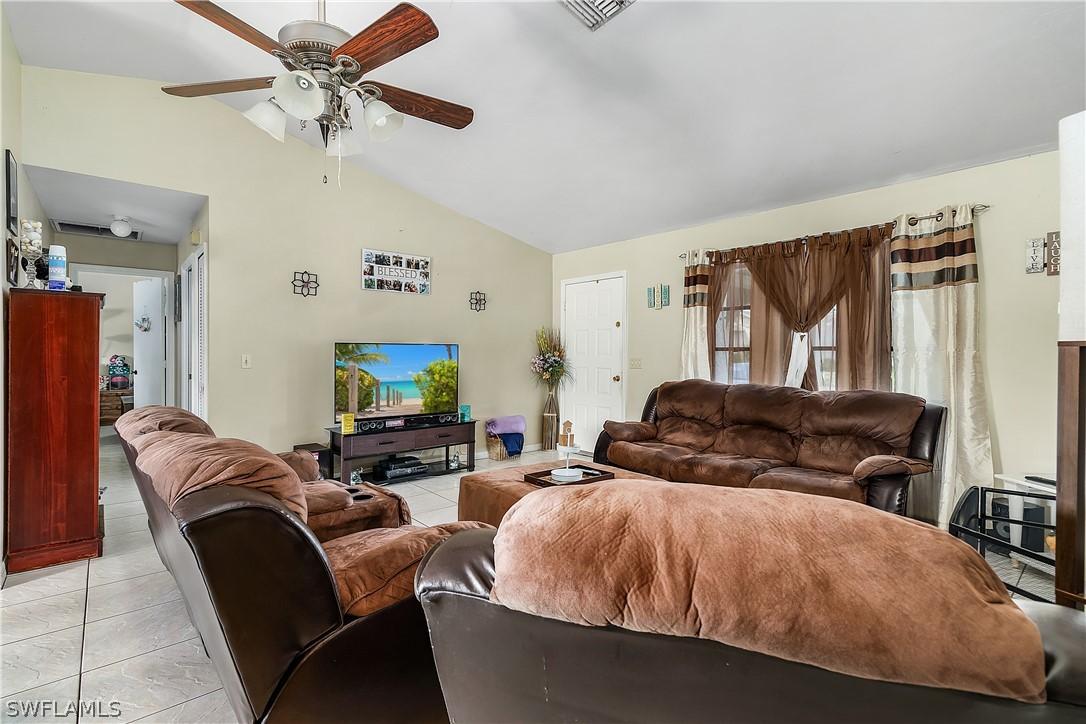 817 SW Santa Barbara Pl., Cape Coral, FL 33991